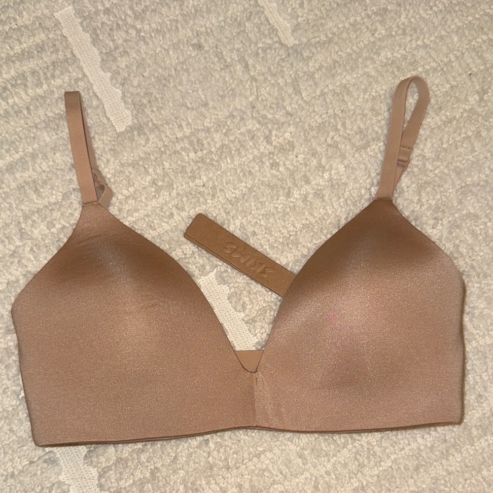 NWT SKIMS Wireless Form T-Shirt Bra 32C